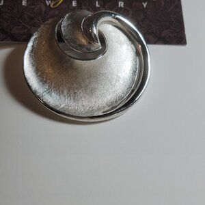 1960s Trifari Brooch Swirl Wave Modernistic Impressionistic Elegan Finish